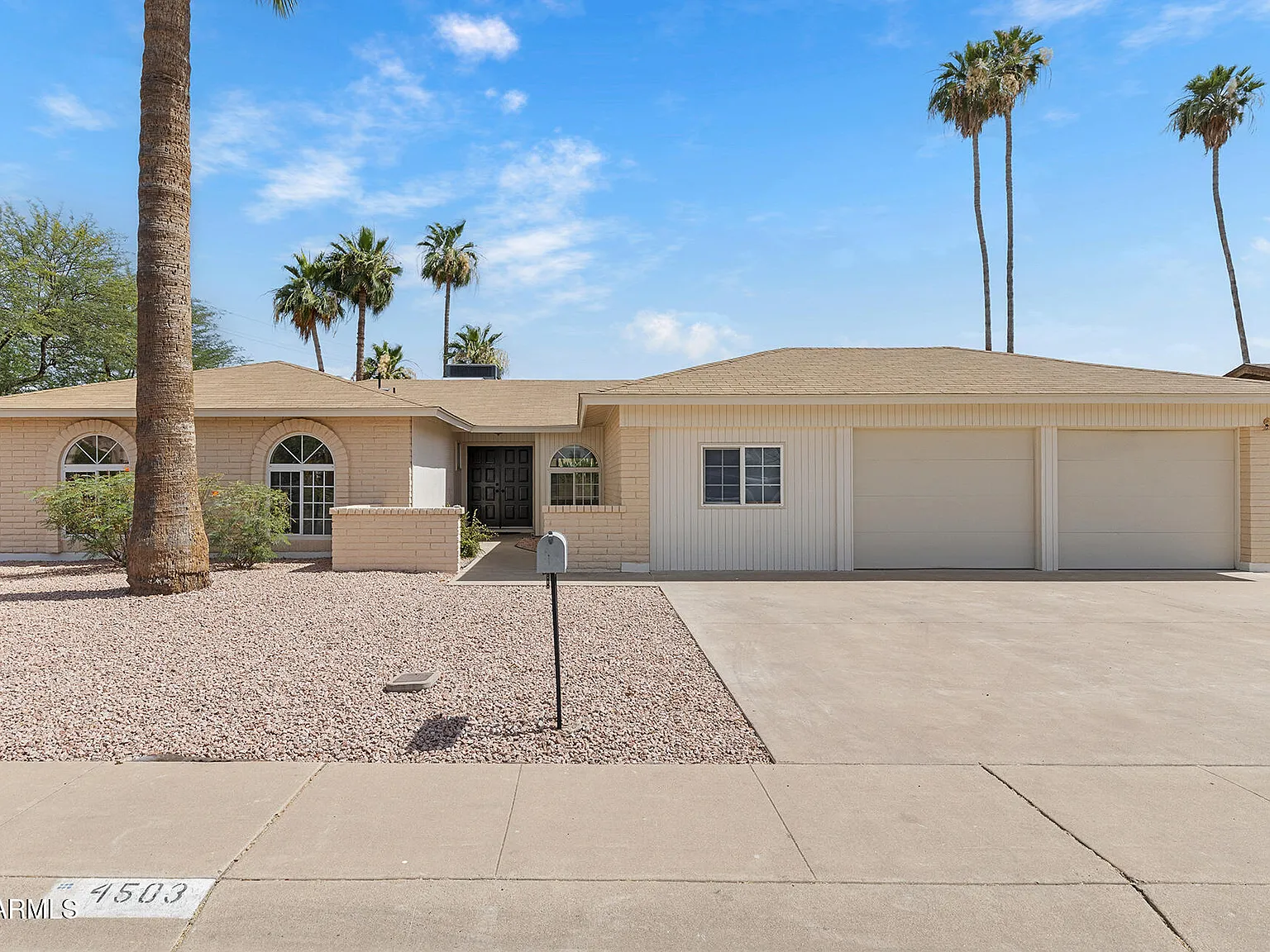 4 bed, 2.0 bath, 2383 sqft, $2,400 — Photo 1