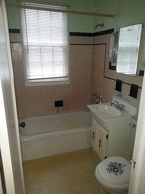 4th image of 4541 Queens Ave