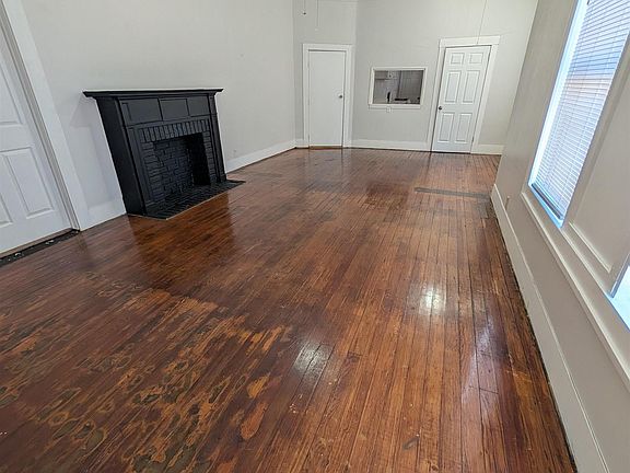 3rd image of 1106 Taylor St