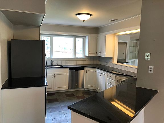 Kitchen - New granite countertops