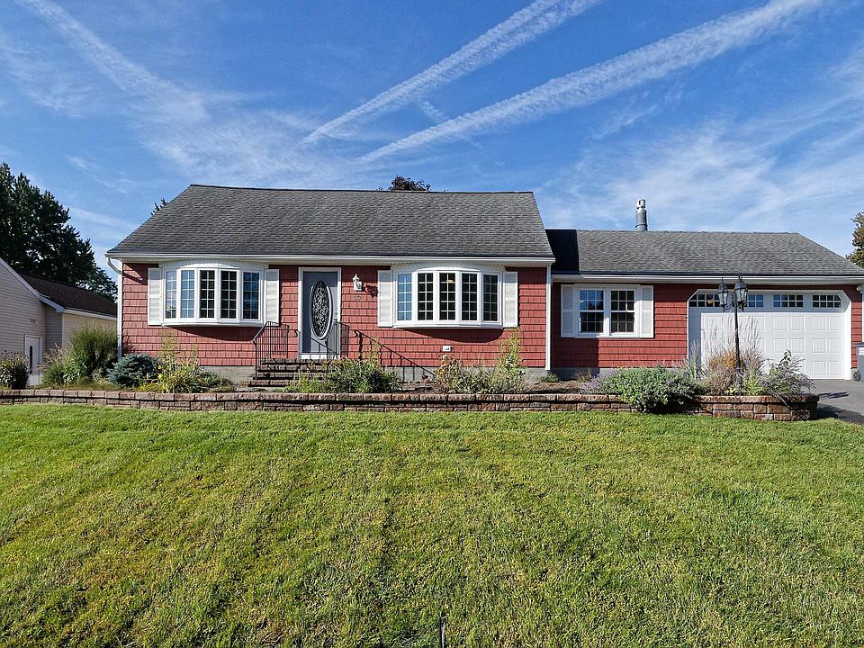 1st image of 32 Harwich Dr