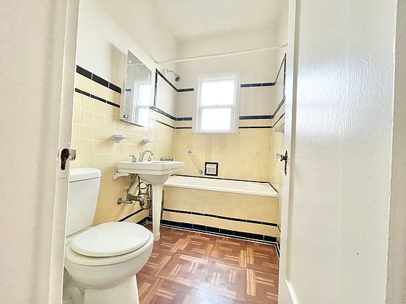 5th image of 608 S Dunsmuir Ave APT 302