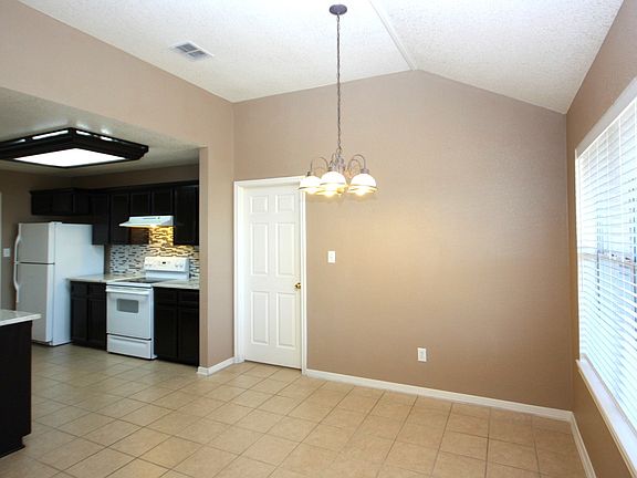 Eat in kitchen 
