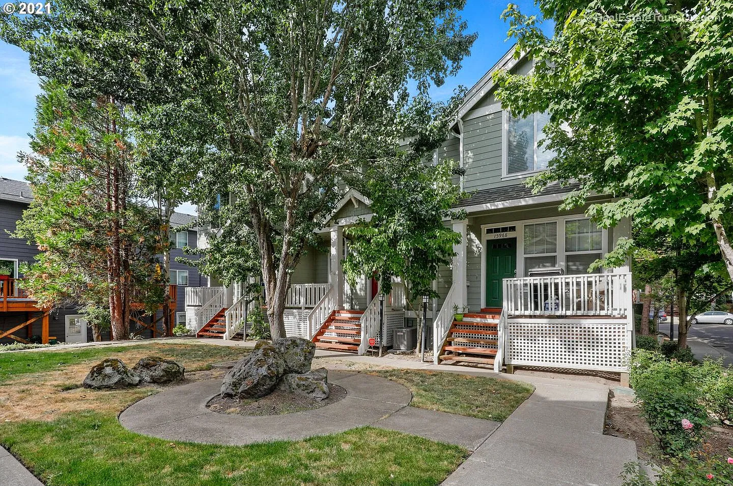 Stunning 3 Bedroom Merlo Station Townhouse in Beaverton — Photo 2