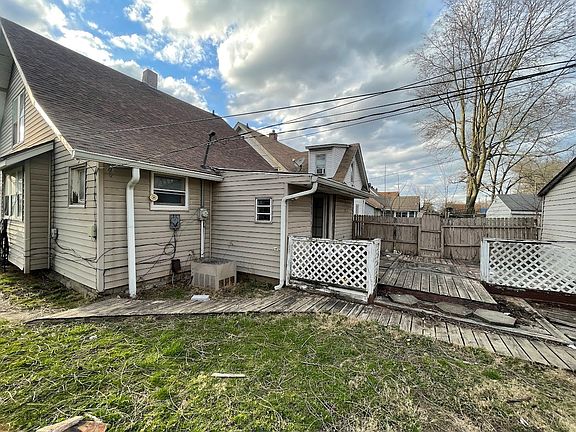 5th image of 927 N Tibbs Ave