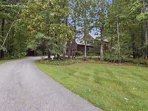 3rd image of 9 Fox Run Dr