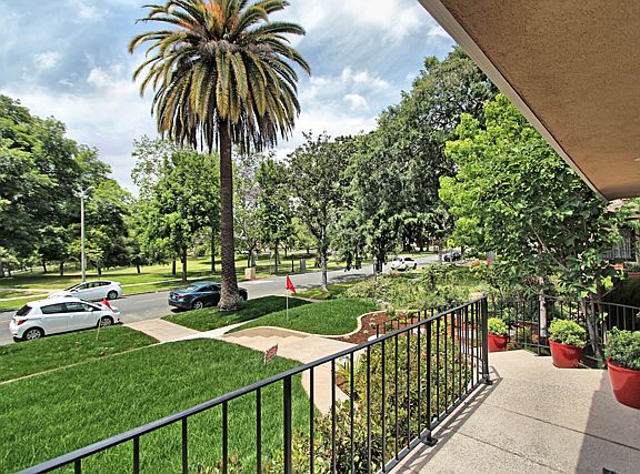 3rd image of 3804 Country Club Dr