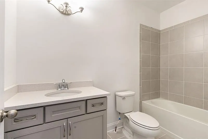 3 bed, 4.5 bath, 2814 sqft, $4,650 — Photo 4