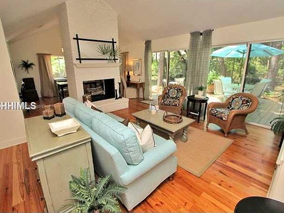 4th image of 17 Hollyberry Ln