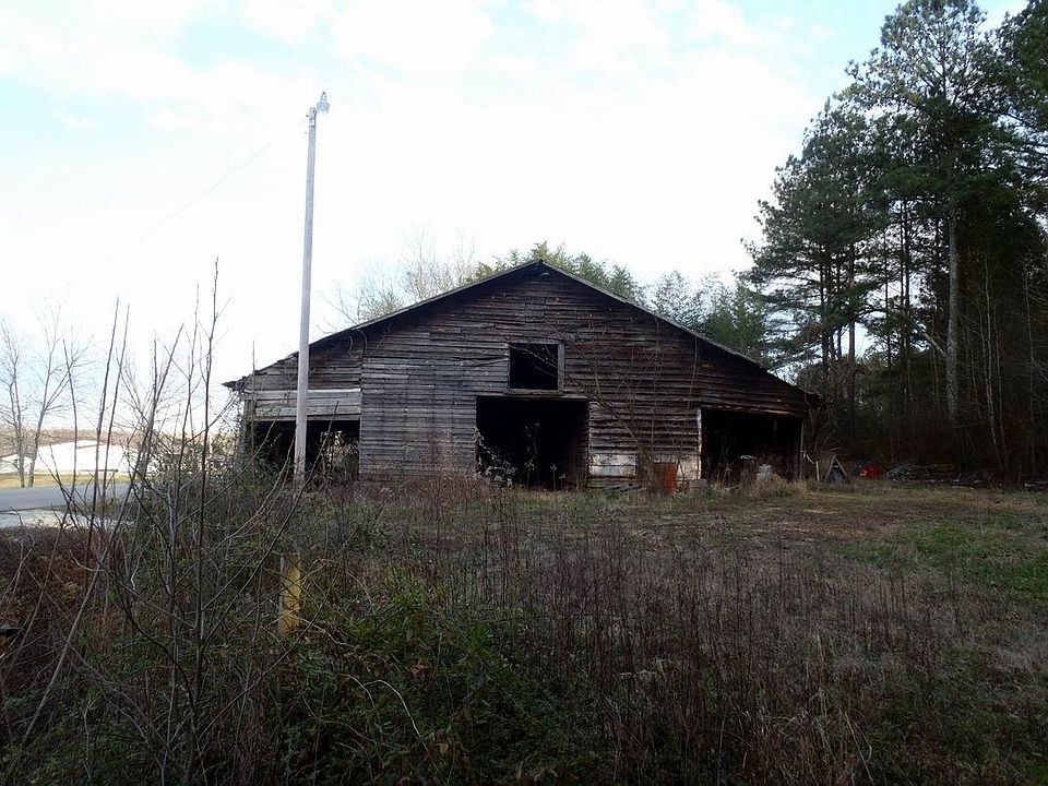 2nd image of 3080 Valley St