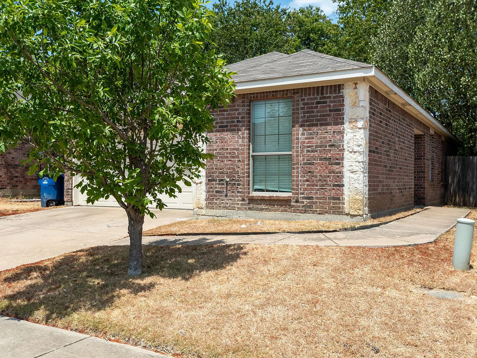3 bed, 1176 sqft, $1,850 — Photo 3