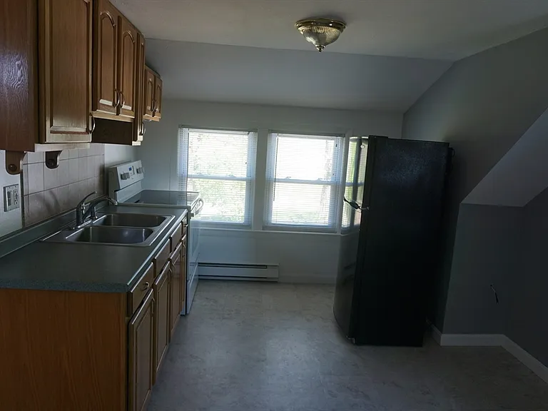 34 Fairview Ave #B — Photo 12