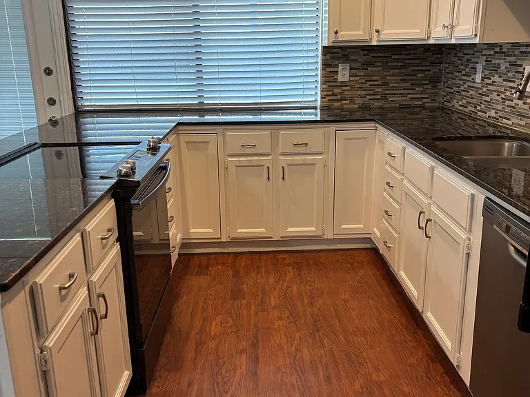 435 Clear Creek Ln — Photo 16