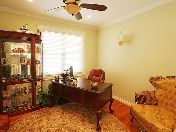 5th image of 266 Street