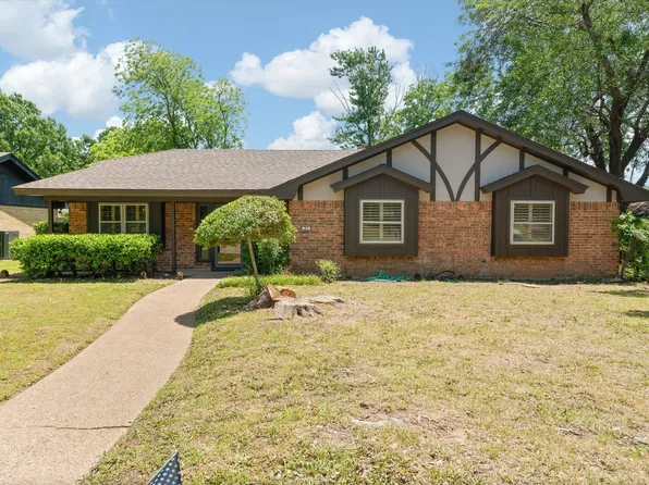 31 Lincolnshire Cir, Bedford, TX 76021