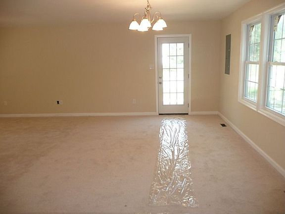 5th image of 2301 Gordon Ln