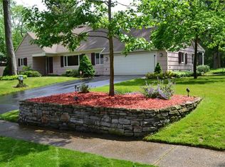 37 Hearthstone Ln, Rochester, NY 14617