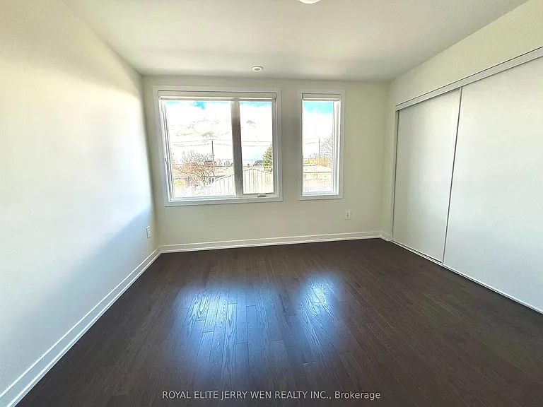 46 Green Gardens Blvd — Photo 8