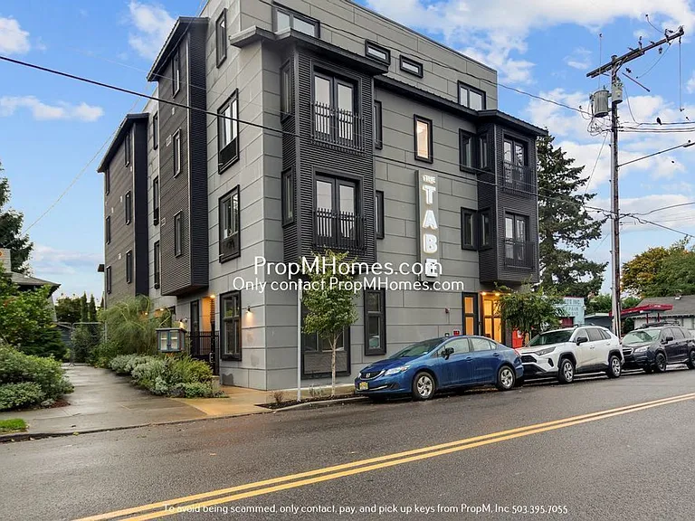 1825 SE 50th Ave #103 — Photo 2