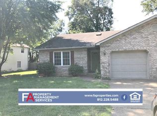 5679 Maple Ln, Newburgh, IN 47630