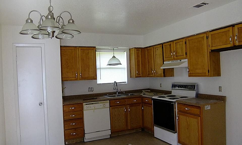 2nd image of 6906 La Violetta Dr