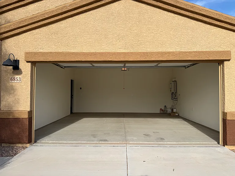 6853 S Portugal Ave — Photo 29
