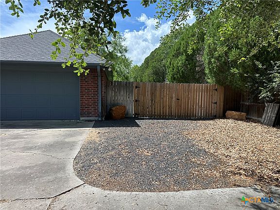 4th image of 308 Kingwood Forest Dr