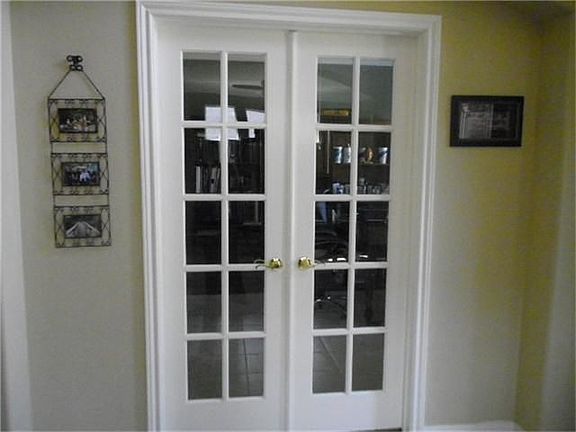 3rd image of 2425 Piney Point Dr
