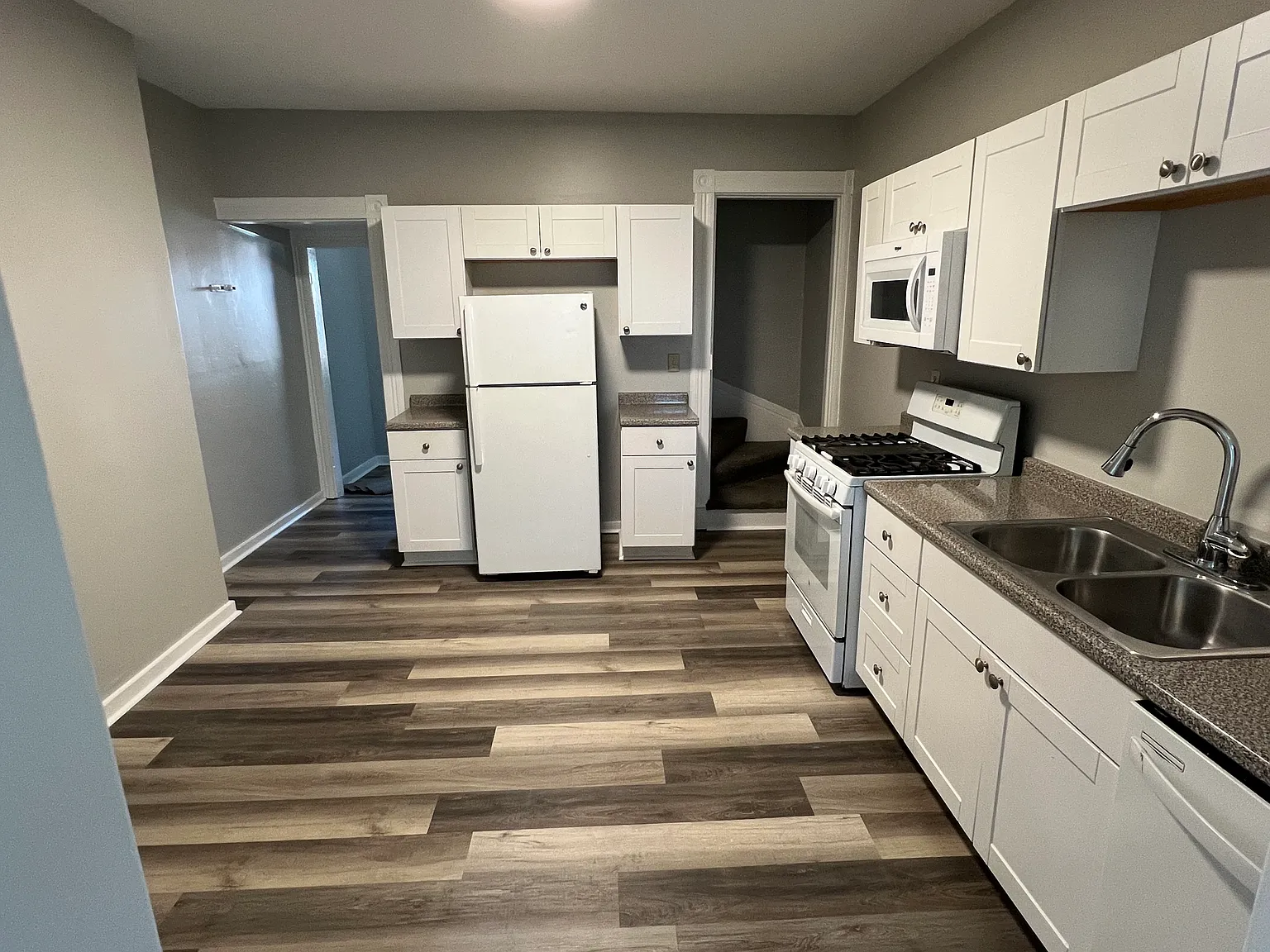 2 bed, 1000 sqft, $1,200 — Photo 3