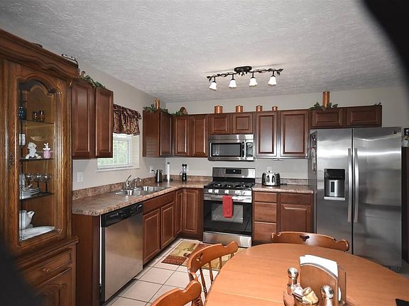 3rd image of 326 Meadowlake Cir