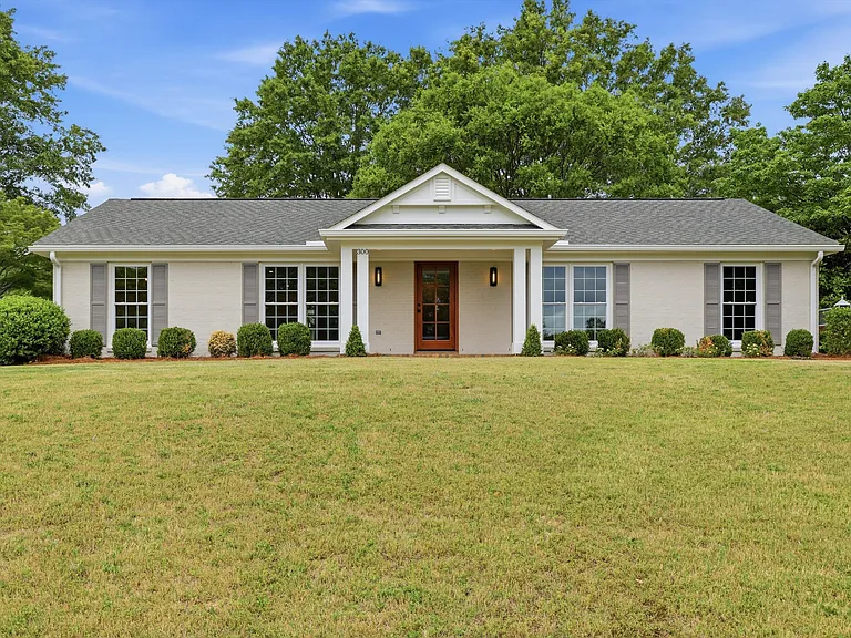 300 Kimberly Dr — Photo 1