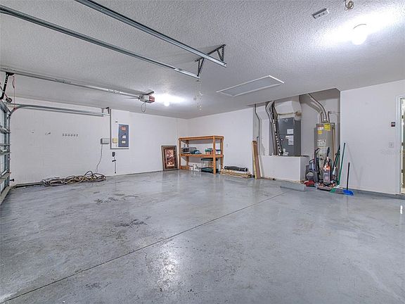 5th image of 10435 Meadow Spring Dr