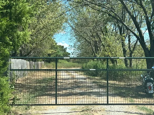 302 S Cedar St, Paden, OK 74860