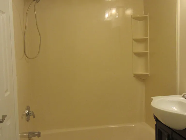 22 Lasatta Ave #2B — Photo 20