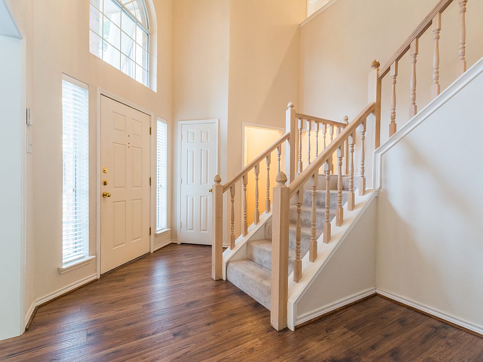 2 Story Foyer