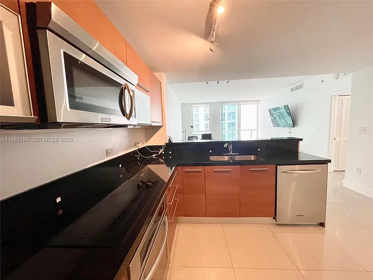 253 NE 2nd St #2506 — Photo 16
