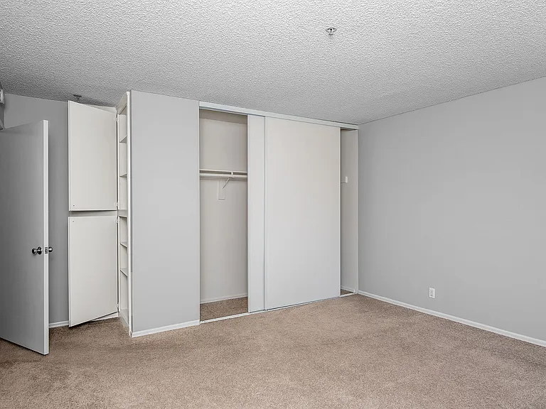 404 E Birch St — Photo 52