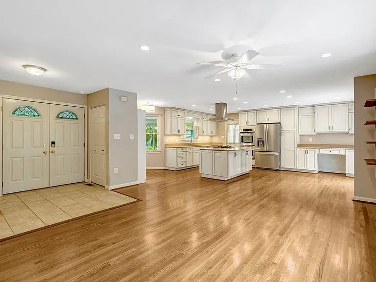 6717 Reynard Dr — Photo 8