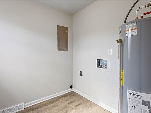 5th image of 544 Briarwood Cir
