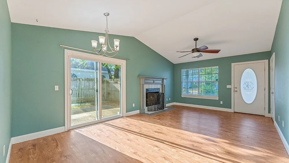 2 bed, 1.0 bath, 996 sqft, $1,395 — Photo 4