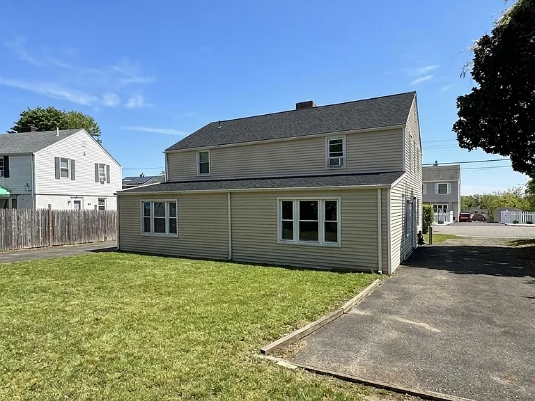 200-202 High Ridge Dr — Photo 2