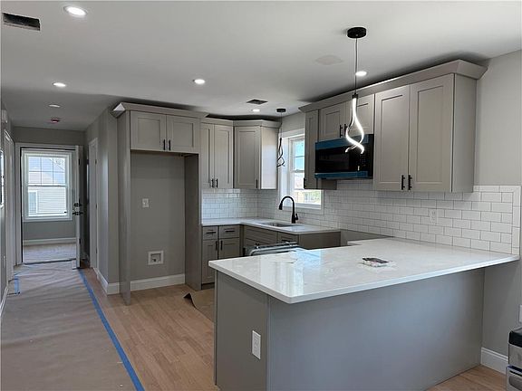 3rd image of 11 Millard St