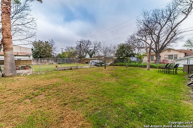 2218 W Mistletoe Ave — Photo 25