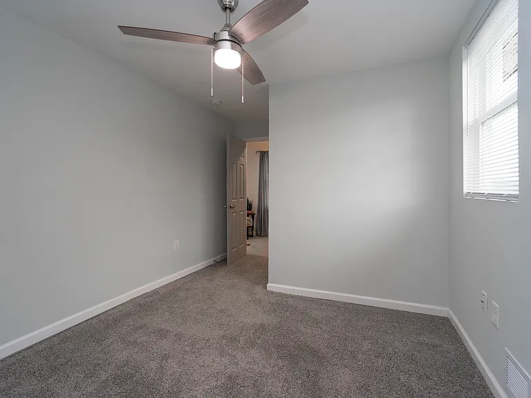 8033 Edgewater Ave — Photo 31