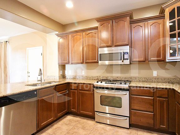 3rd image of 836 S Huish Dr