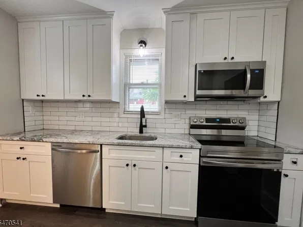 5 Anderson Pl, Budd Lake, NJ 07828