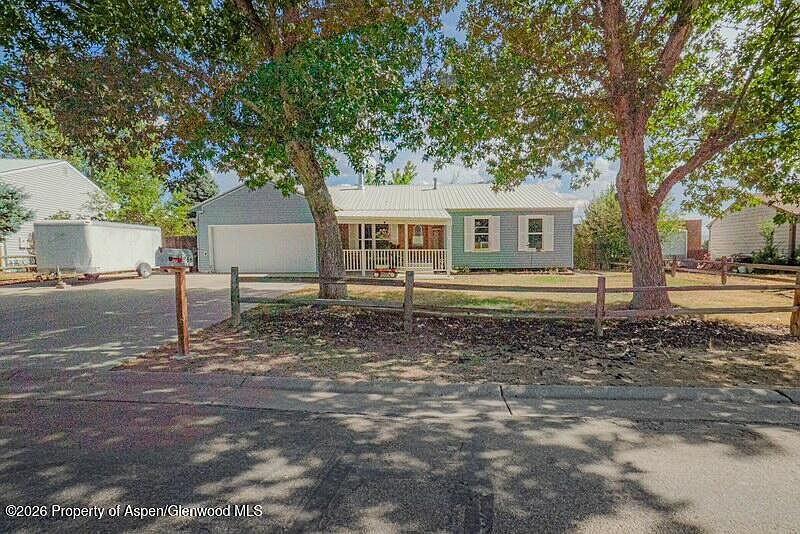1st image of 1266 Crest Dr