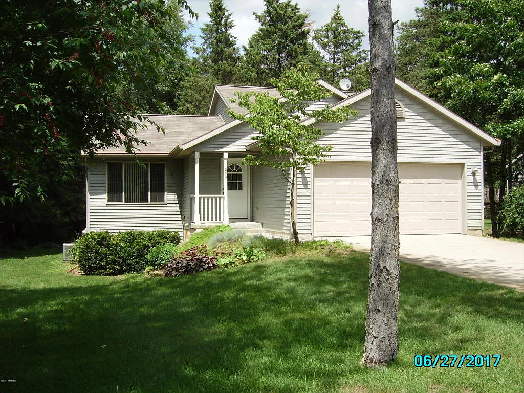 12321 Holmden Dr NE photo 1