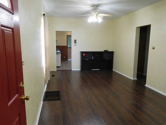 3rd image of 1202 E Hines Ave
