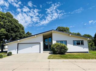 409 E 9th St, Ogallala, NE 69153